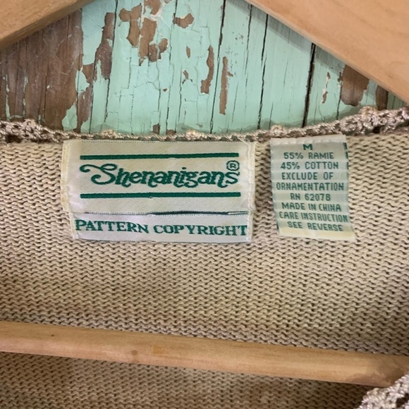 Women’s vintage Shenanigans tan beaded embroidered floral short sleeve top - Picture 3 of 5